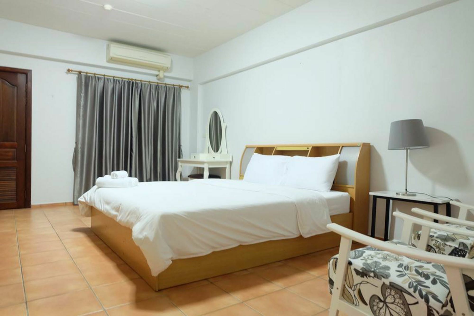 Lomsabai Apartments Bang Saen Ngoại thất bức ảnh